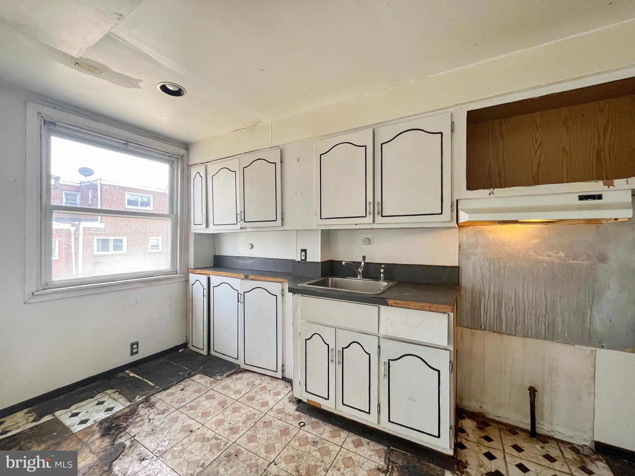 1412 East Sharpnack Street Philadelphia, PA 19150 - Photo 6 of 14