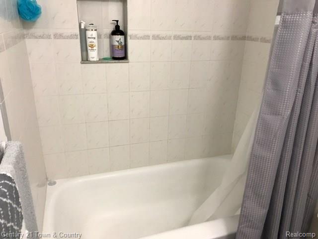 23275 Rochelle Street Macomb, MI 48042 - Photo 27 of 38 22.jpg