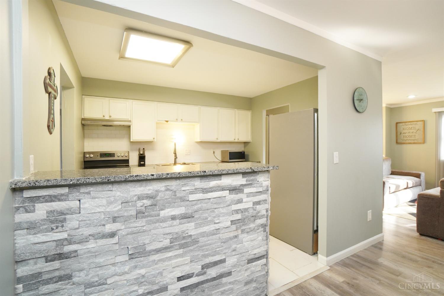 10275 Pippin Road Cincinnati, OH 45251 - Photo 7 of 28
