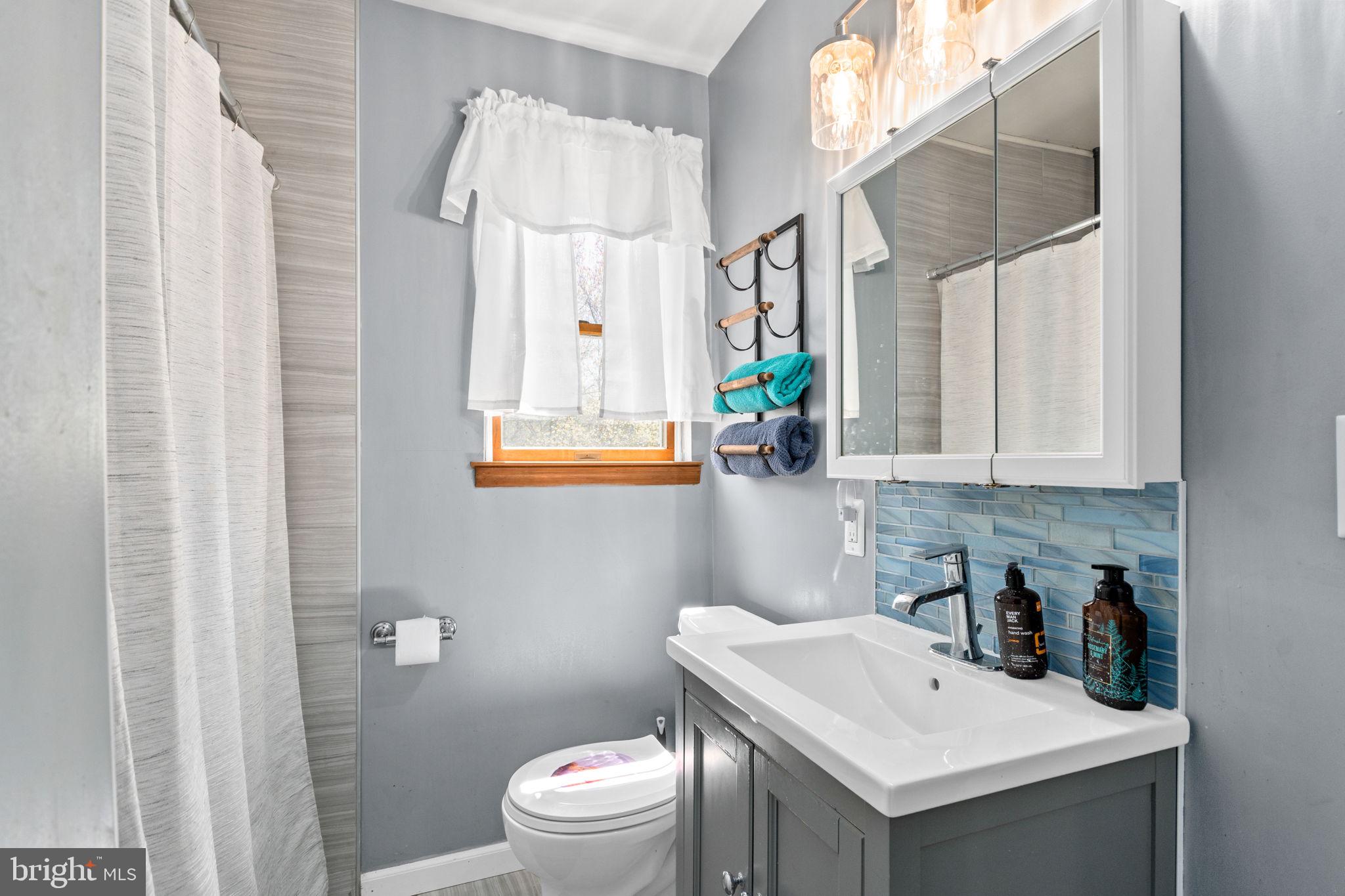 295 Pricketts Mill Road Southampton, NJ 08088 - Photo 34 of 51 Jack n Jill Full Bath