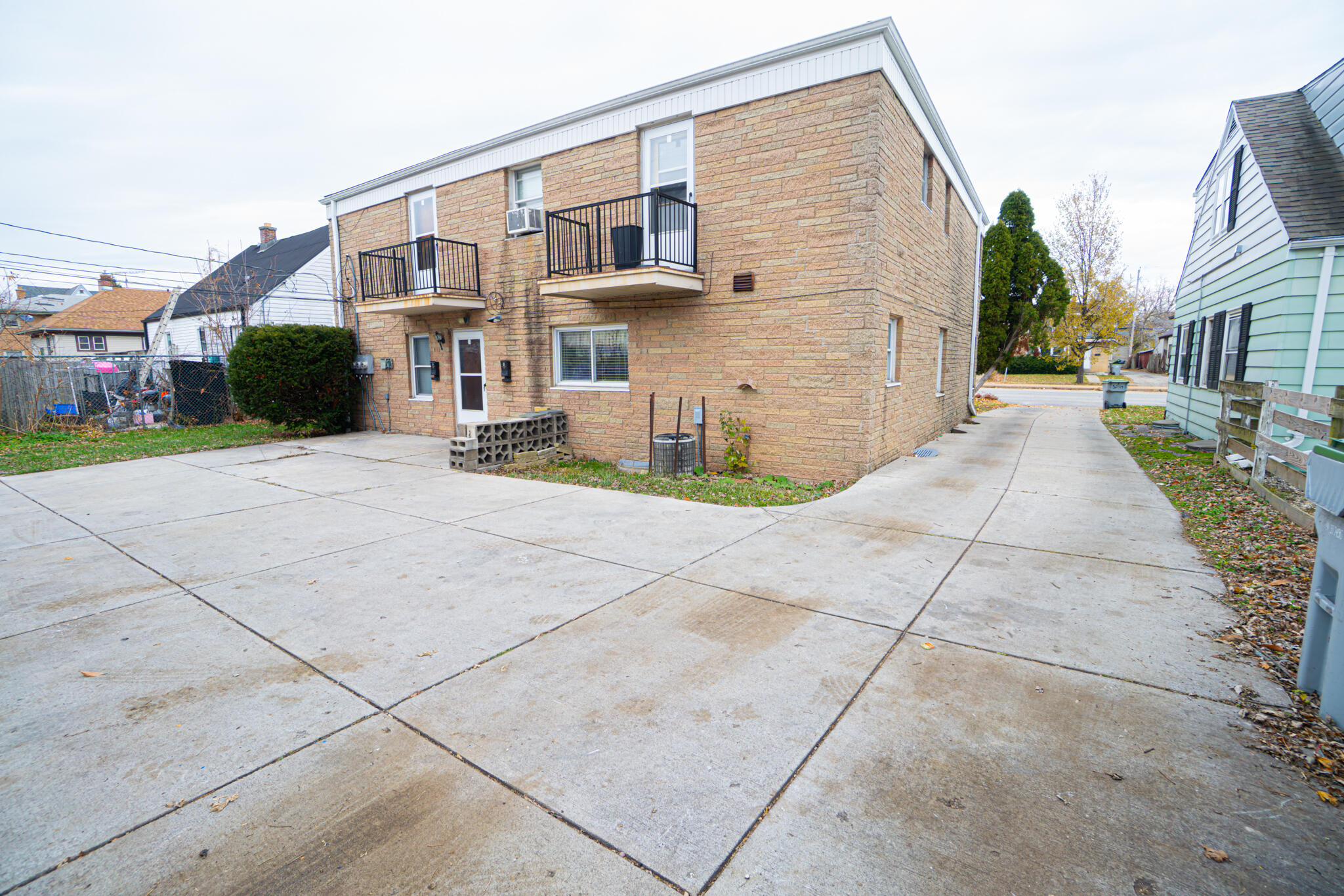 5227 North 60th Street Milwaukee, WI 53218 - Photo 2 of 23 Back