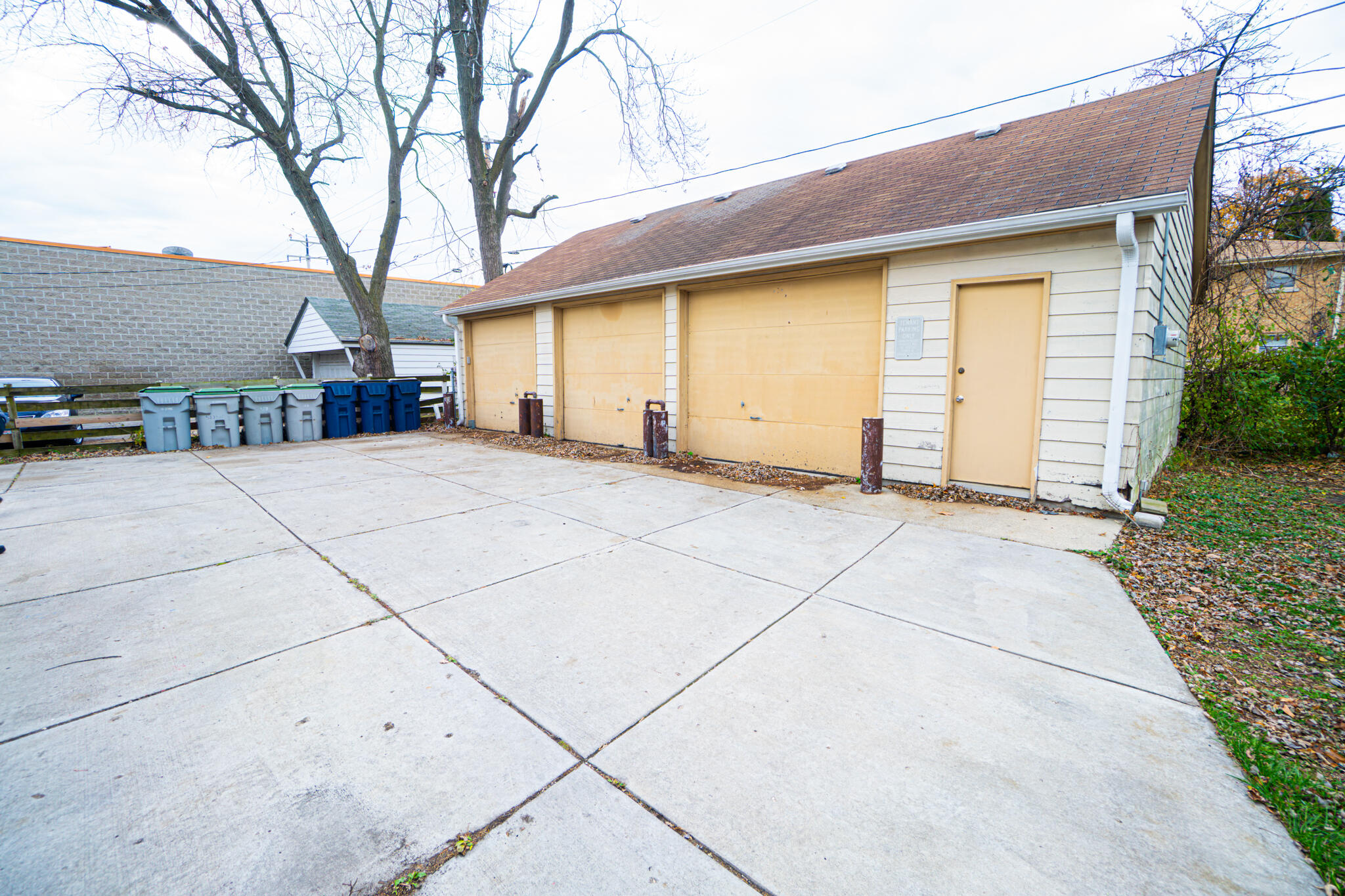 5227 North 60th Street Milwaukee, WI 53218 - Photo 3 of 23 Garage