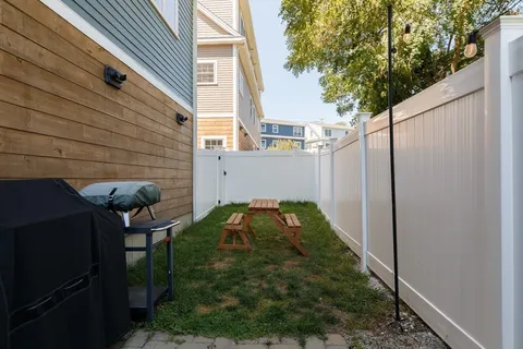 $719,000 | 11 Elbridge Lane, Unit 11, Marblehead, MA 01945