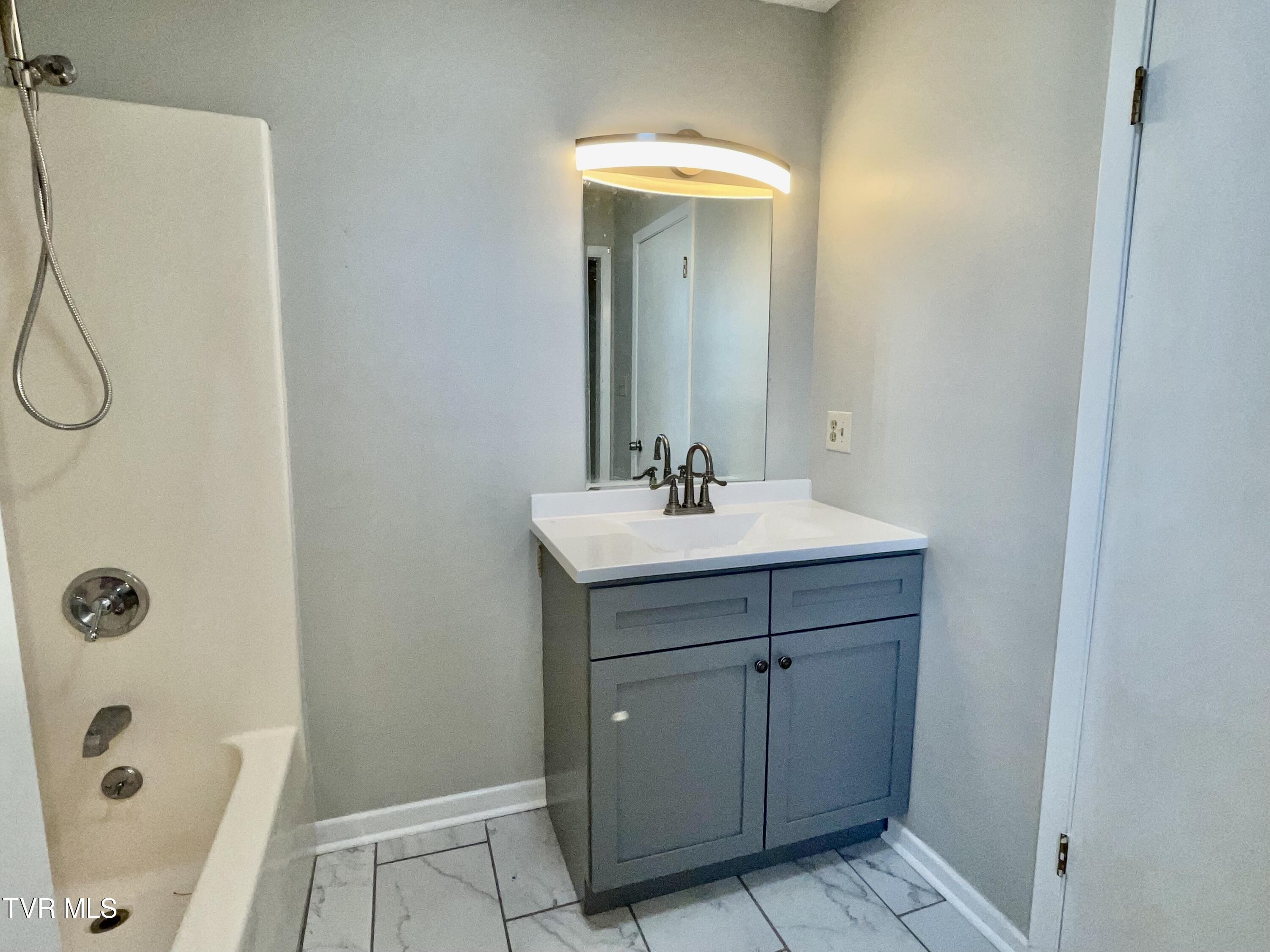 311 Lark Street, Unit B Bristol, TN 37620 - Photo 12 of 21 IMG_E6170