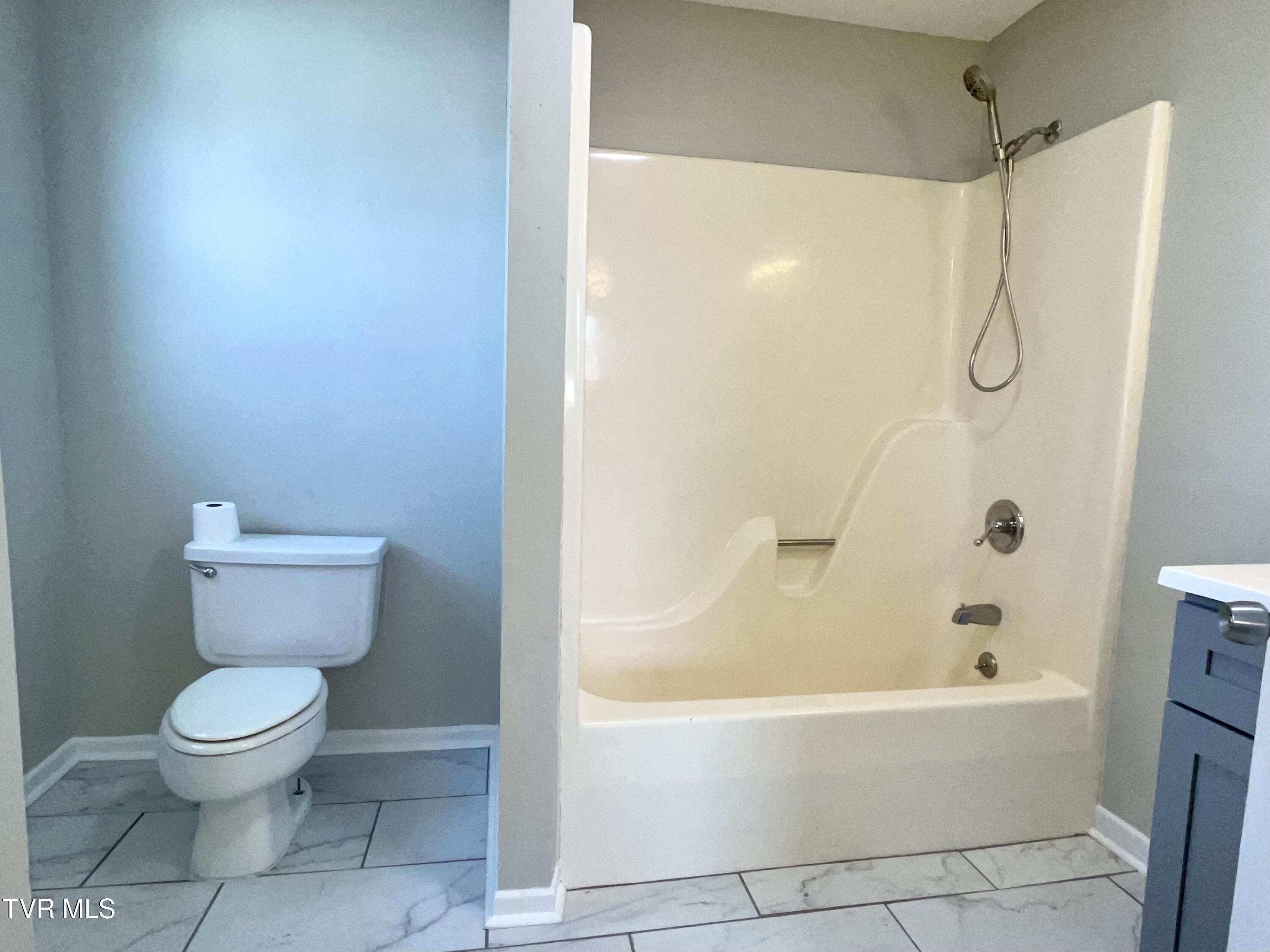 311 Lark Street, Unit B Bristol, TN 37620 - Photo 13 of 21 IMG_E6171