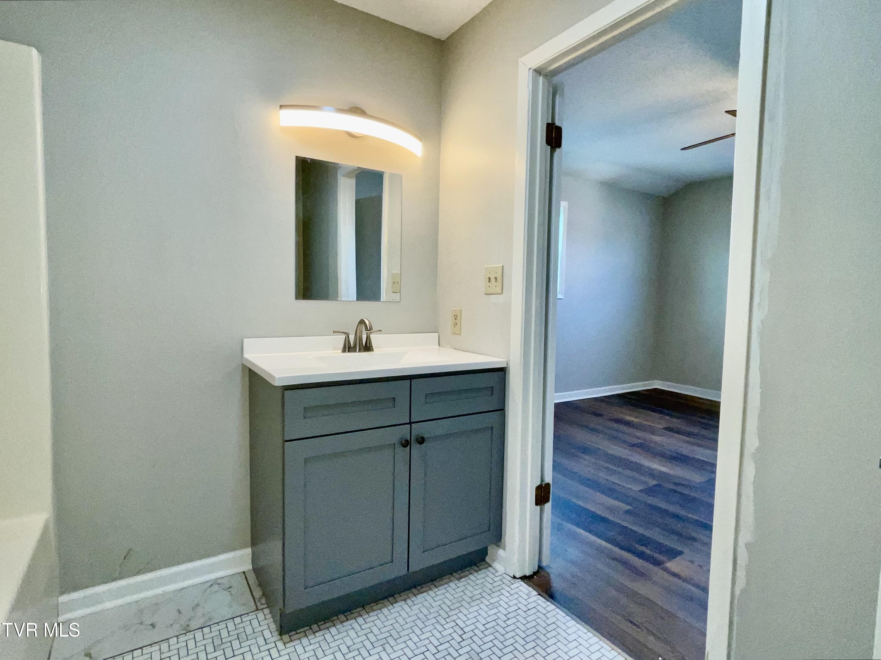 311 Lark Street, Unit B Bristol, TN 37620 - Photo 18 of 21 IMG_E6165