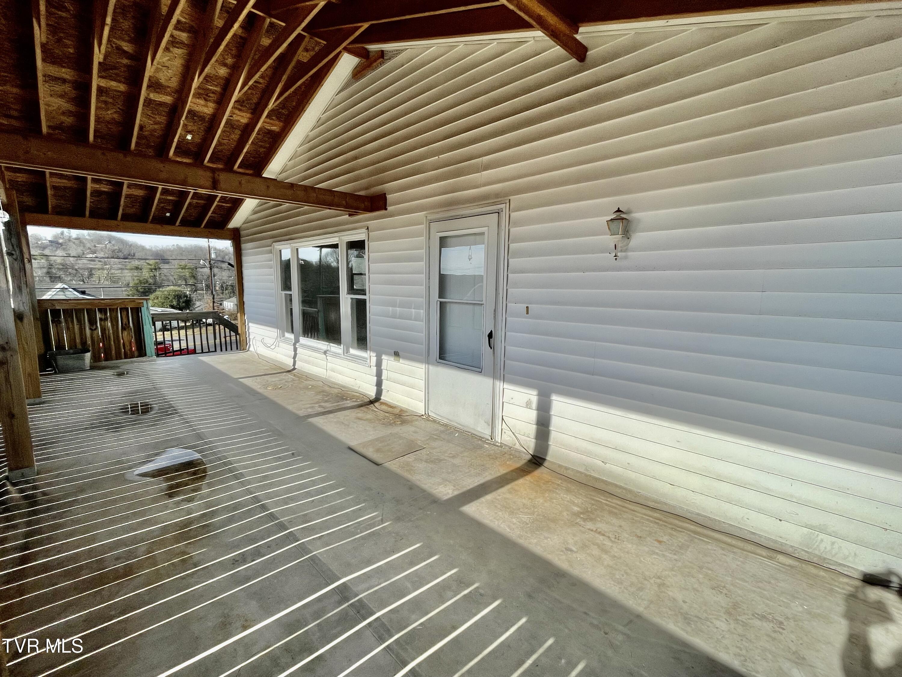 311 Lark Street, Unit B Bristol, TN 37620 - Photo 19 of 21 IMG_E6174