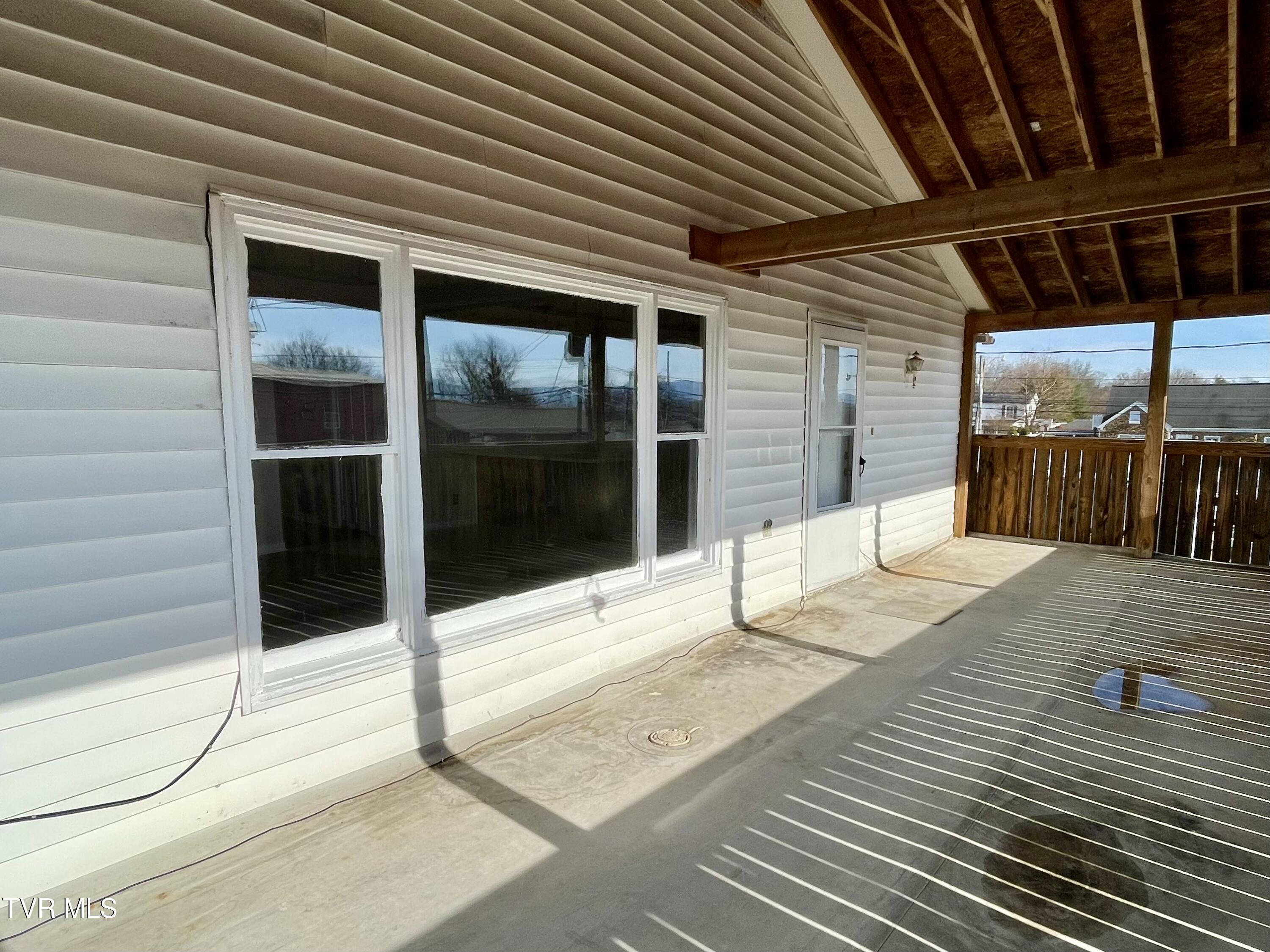 311 Lark Street, Unit B Bristol, TN 37620 - Photo 20 of 21 IMG_E6175