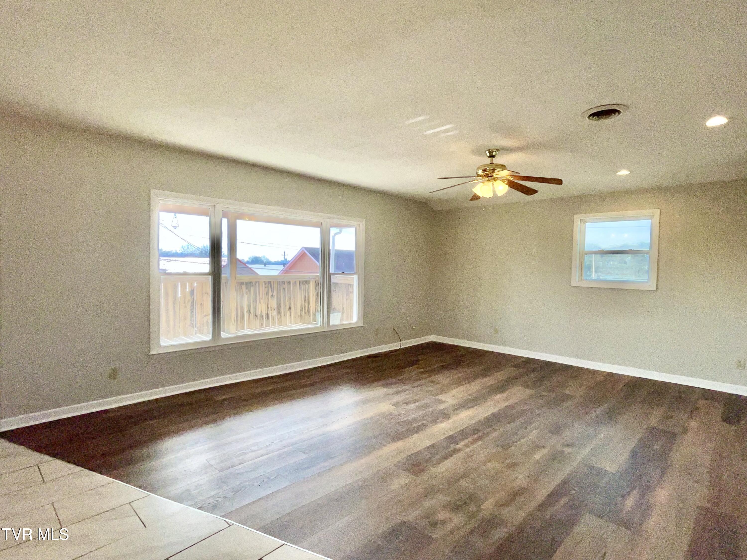 311 Lark Street, Unit B Bristol, TN 37620 - Photo 9 of 21 IMG_E6153