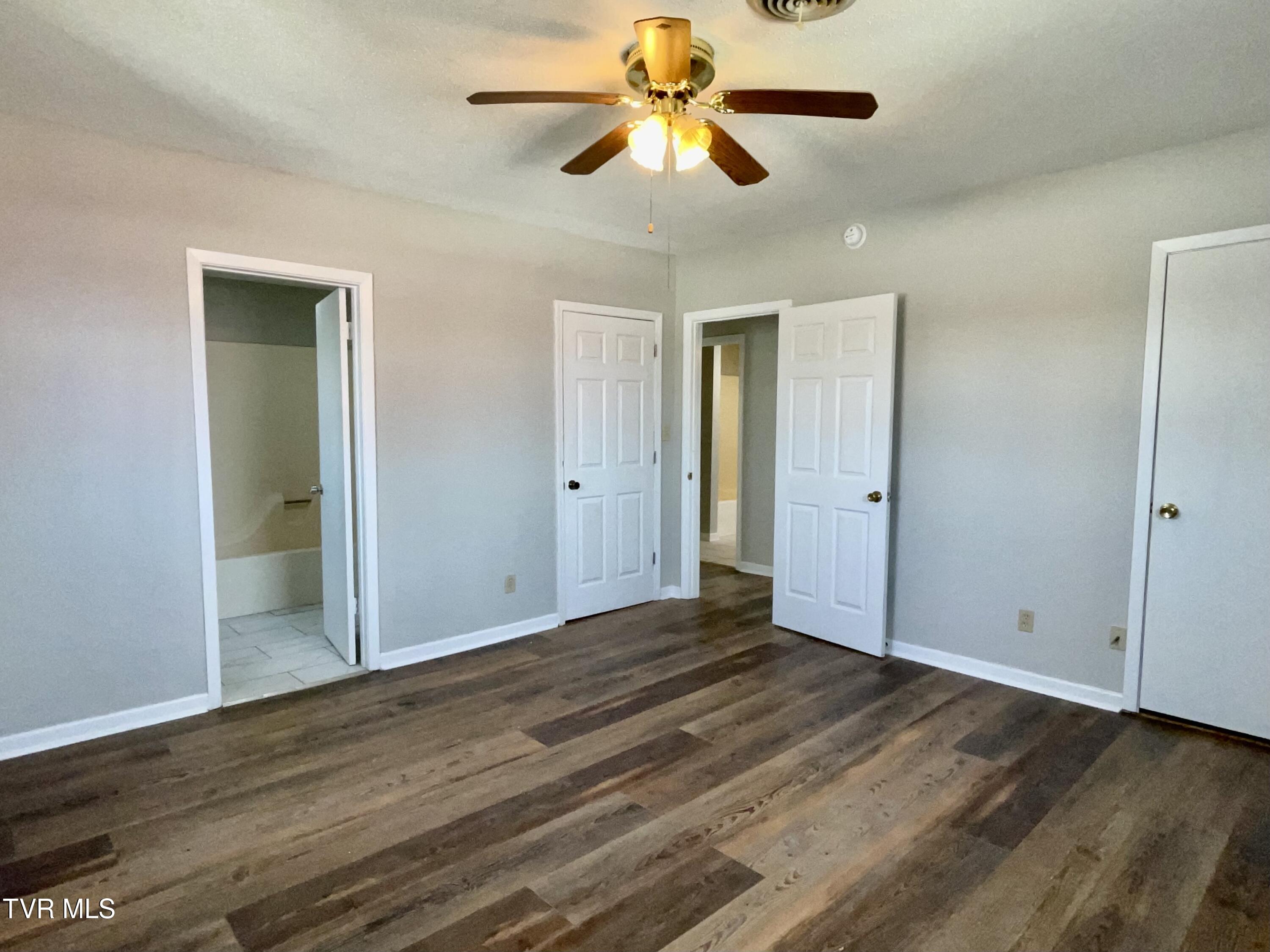 311 Lark Street, Unit B Bristol, TN 37620 - Photo 10 of 21 IMG_E6167