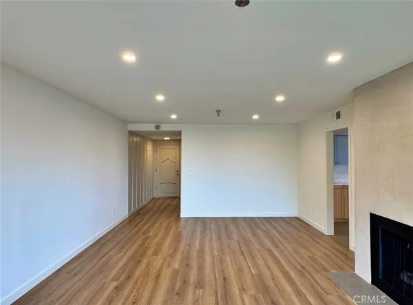 $4,500 | 230 South Catalina Avenue, Unit 108, Redondo Beach, CA 90277