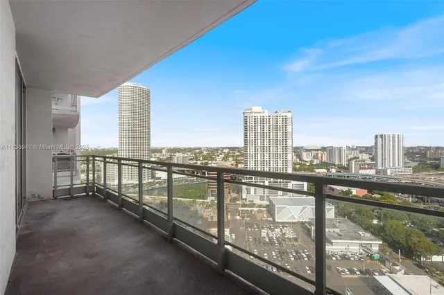 $565,000 | 90 Southwest 3rd Street, Unit 2506, Miami, FL 33130