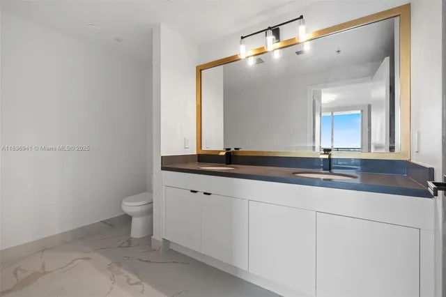 $565,000 | 90 Southwest 3rd Street, Unit 2506, Miami, FL 33130