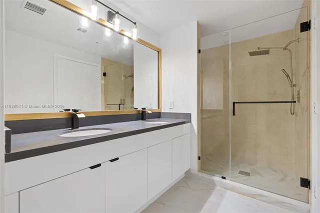 $565,000 | 90 Southwest 3rd Street, Unit 2506, Miami, FL 33130