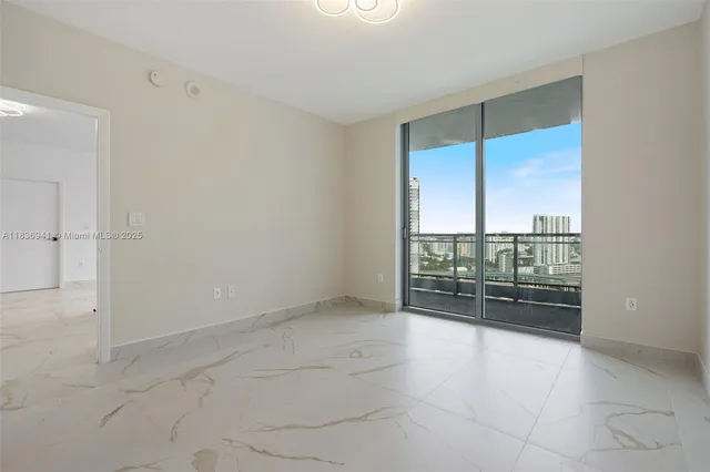 $565,000 | 90 Southwest 3rd Street, Unit 2506, Miami, FL 33130