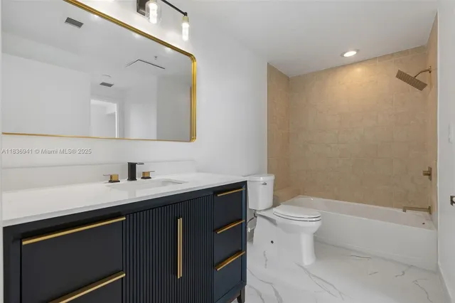 $565,000 | 90 Southwest 3rd Street, Unit 2506, Miami, FL 33130