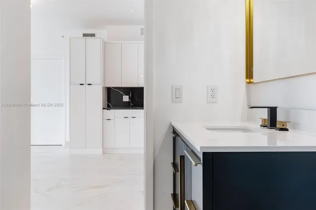 $565,000 | 90 Southwest 3rd Street, Unit 2506, Miami, FL 33130