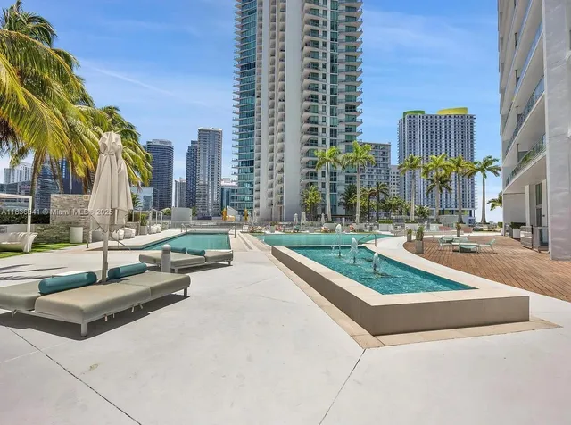$565,000 | 90 Southwest 3rd Street, Unit 2506, Miami, FL 33130