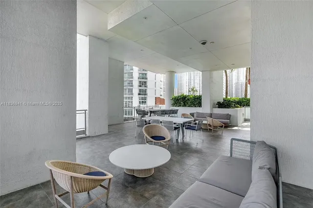 $565,000 | 90 Southwest 3rd Street, Unit 2506, Miami, FL 33130