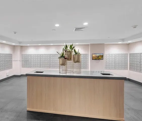 $565,000 | 90 Southwest 3rd Street, Unit 2506, Miami, FL 33130