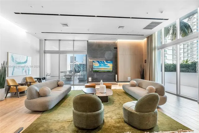 $565,000 | 90 Southwest 3rd Street, Unit 2506, Miami, FL 33130