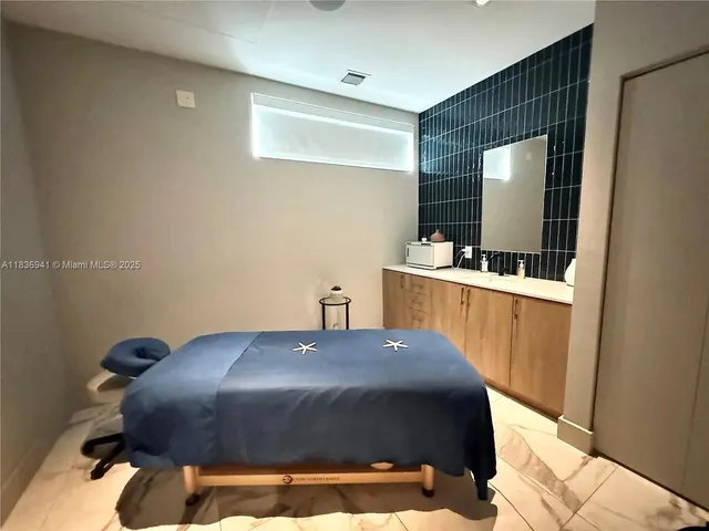 $565,000 | 90 Southwest 3rd Street, Unit 2506, Miami, FL 33130