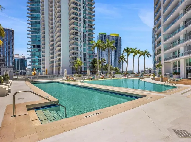 $565,000 | 90 Southwest 3rd Street, Unit 2506, Miami, FL 33130