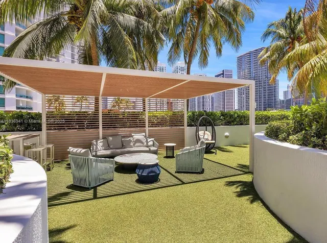$565,000 | 90 Southwest 3rd Street, Unit 2506, Miami, FL 33130