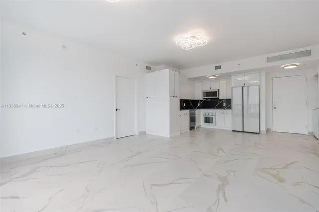 $565,000 | 90 Southwest 3rd Street, Unit 2506, Miami, FL 33130