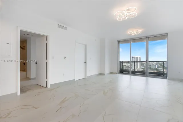 $565,000 | 90 Southwest 3rd Street, Unit 2506, Miami, FL 33130