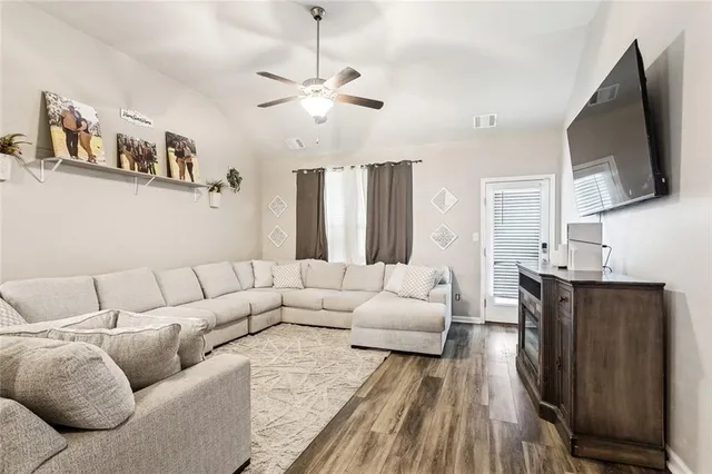 $2,200 | 42220 Landing View Road, Ponchatoula, LA 70454