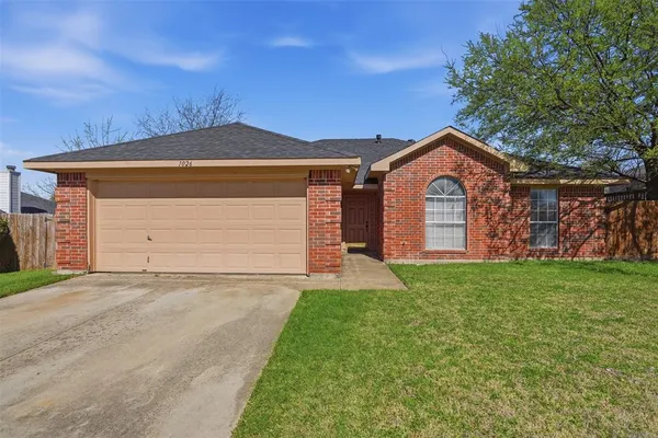 $290,000 | 1026 Meadowbend Drive, Cedar Hill, TX 75104