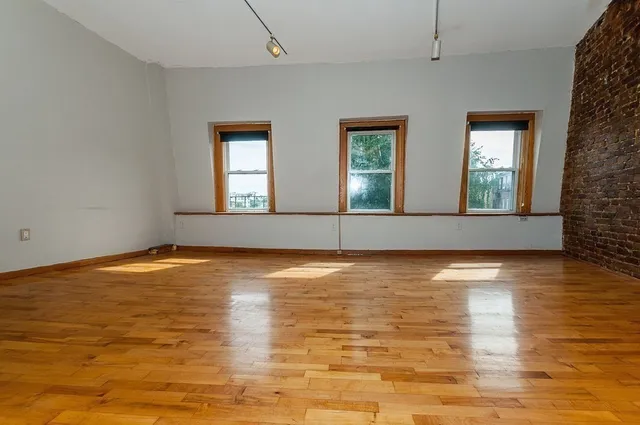 $969,000 | 11 Savin Hill Avenue, Boston, MA 02125