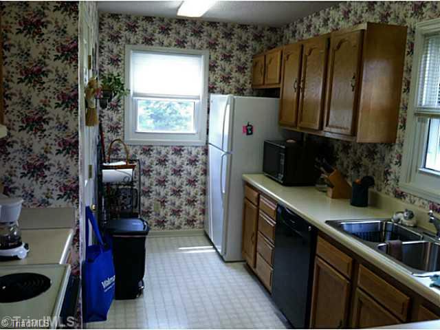 410 Arnold Road Lexington, NC 27295 - Photo 4 of 11 Kitchen.