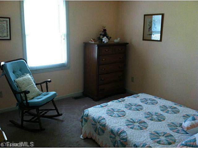 410 Arnold Road Lexington, NC 27295 - Photo 6 of 11 2nd Bedroom.