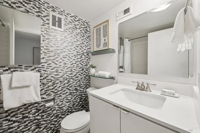 $725,000 | 290 VÃa Casitas, Unit 206, Greenbrae, CA 94904