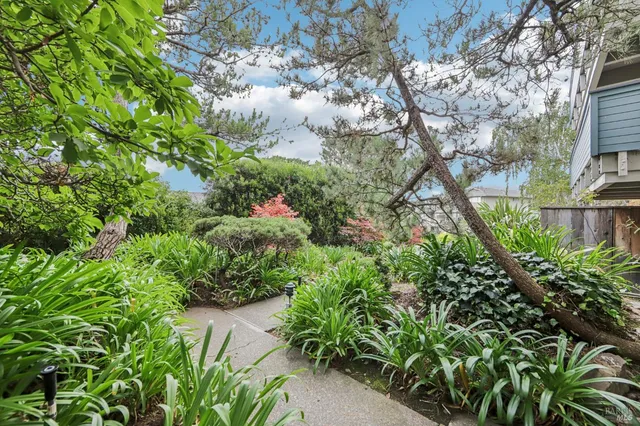 $725,000 | 290 VÃa Casitas, Unit 206, Greenbrae, CA 94904