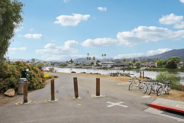 $725,000 | 290 VÃa Casitas, Unit 206, Greenbrae, CA 94904