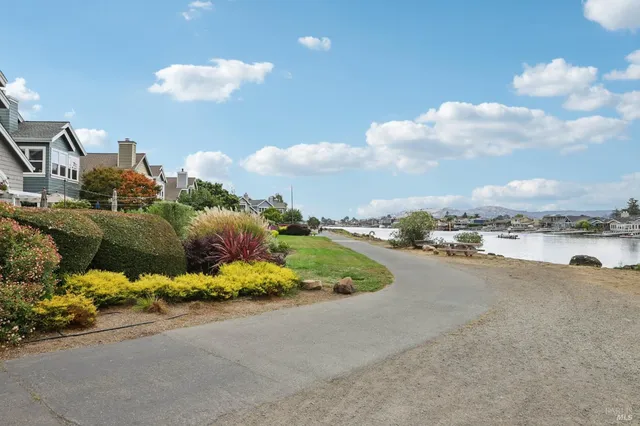 $725,000 | 290 VÃa Casitas, Unit 206, Greenbrae, CA 94904