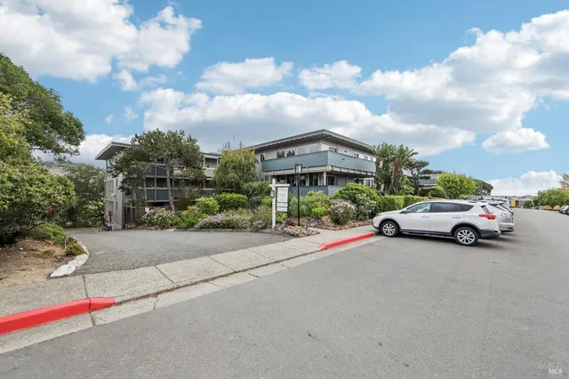 $725,000 | 290 VÃa Casitas, Unit 206, Greenbrae, CA 94904