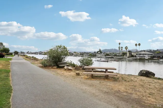 $725,000 | 290 VÃa Casitas, Unit 206, Greenbrae, CA 94904