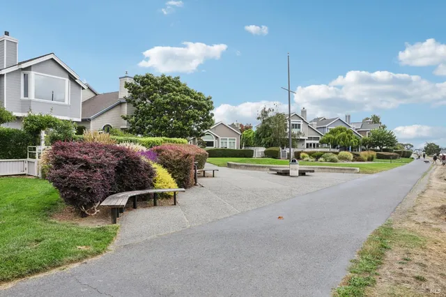 $725,000 | 290 VÃa Casitas, Unit 206, Greenbrae, CA 94904