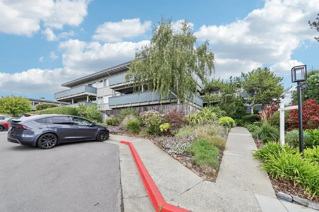 $725,000 | 290 VÃa Casitas, Unit 206, Greenbrae, CA 94904