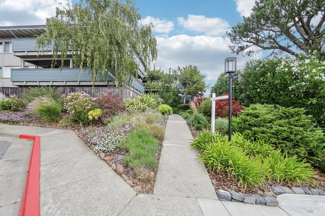 $725,000 | 290 VÃa Casitas, Unit 206, Greenbrae, CA 94904