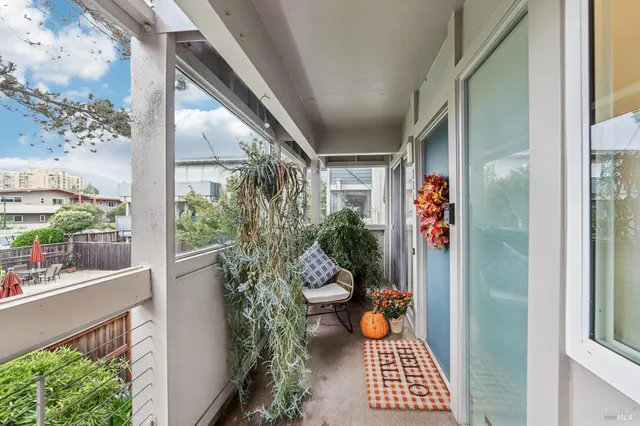 $725,000 | 290 VÃa Casitas, Unit 206, Greenbrae, CA 94904