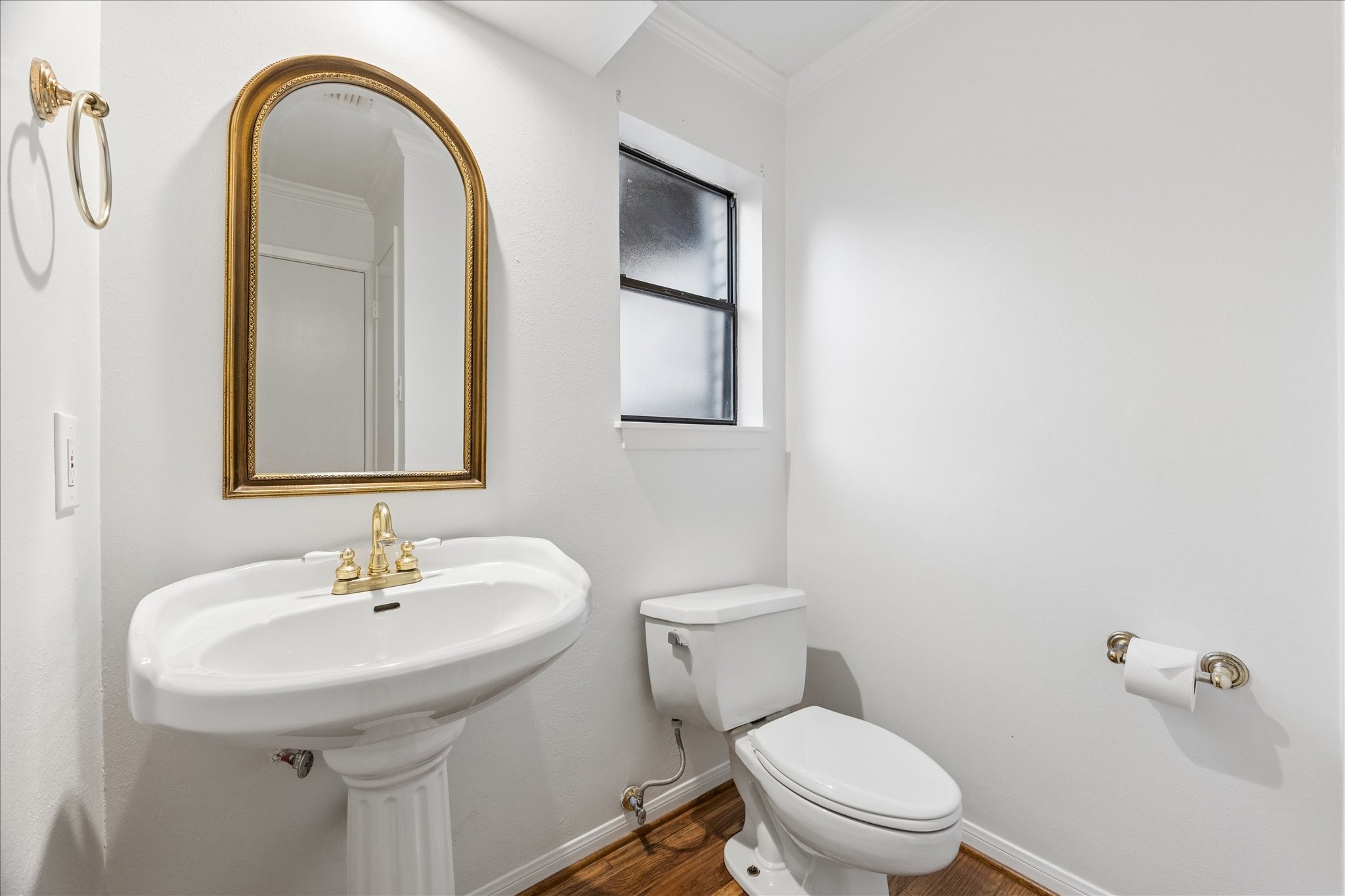 636 Rancho Bauer Drive Houston, TX 77079 - Photo 40 of 42 Guest half bath on the first floor freshly painted.