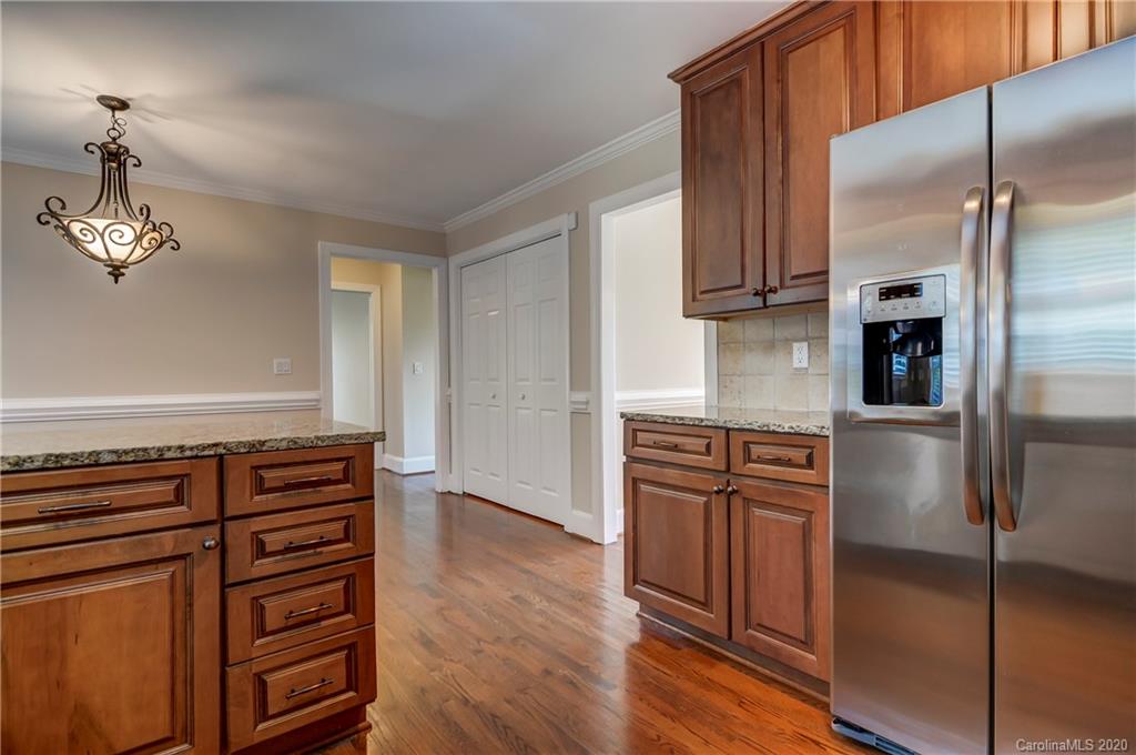 8525 Fairview Road Charlotte, NC 28226 - Photo 6 of 40