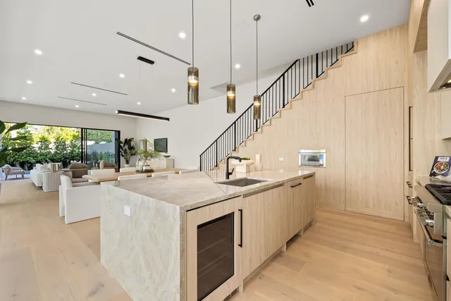 $3,195,000 | 725 Lake Avenue North, Delray Beach, FL 33483