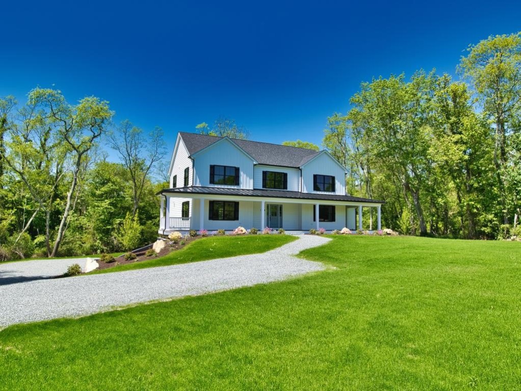 1289 Crandall Road Tiverton, RI 02878 - Photo 3 of 48 Gallery Image 3