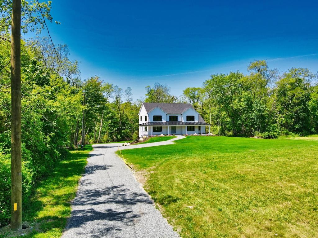 1289 Crandall Road Tiverton, RI 02878 - Photo 4 of 48 Gallery Image 4